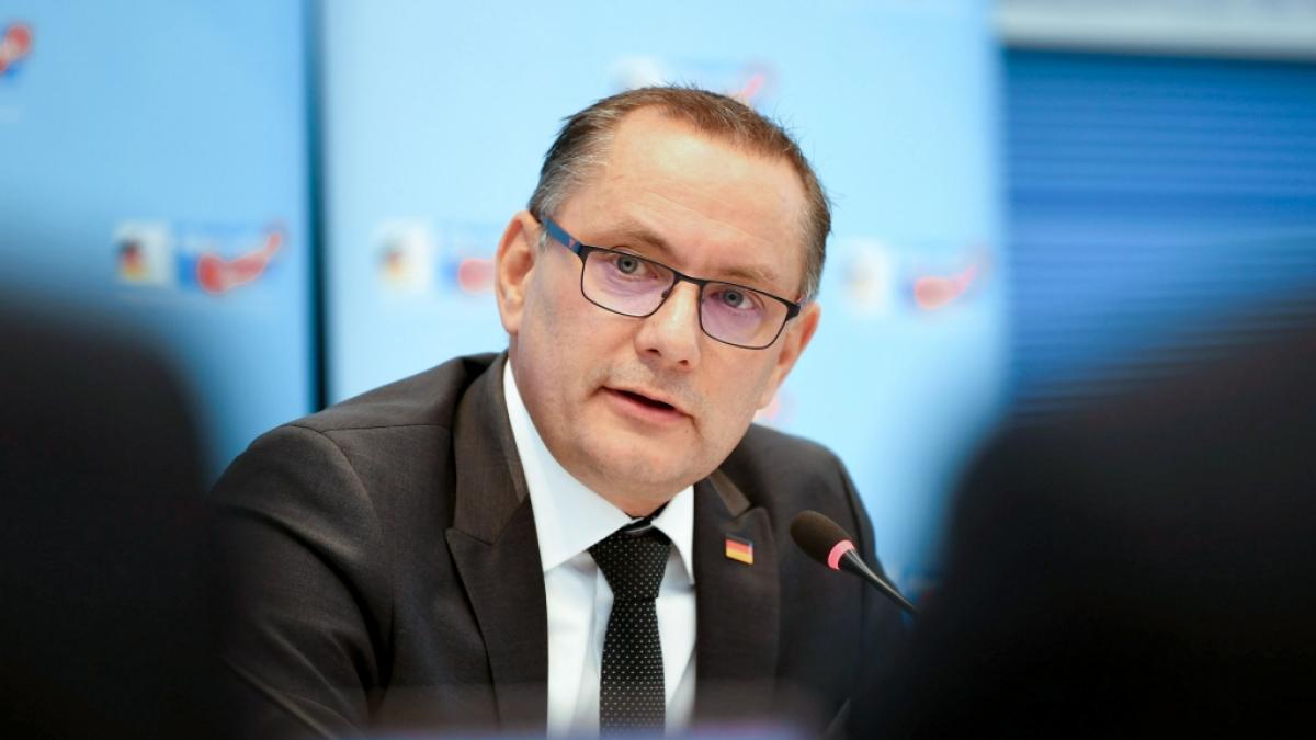 AfD-Chef Tino Chrupalla ist nach einem mutma&szlig;lichen Anschlag auf ihn in Ingolstadt erneut am Oberarm operiert worden. (Foto)