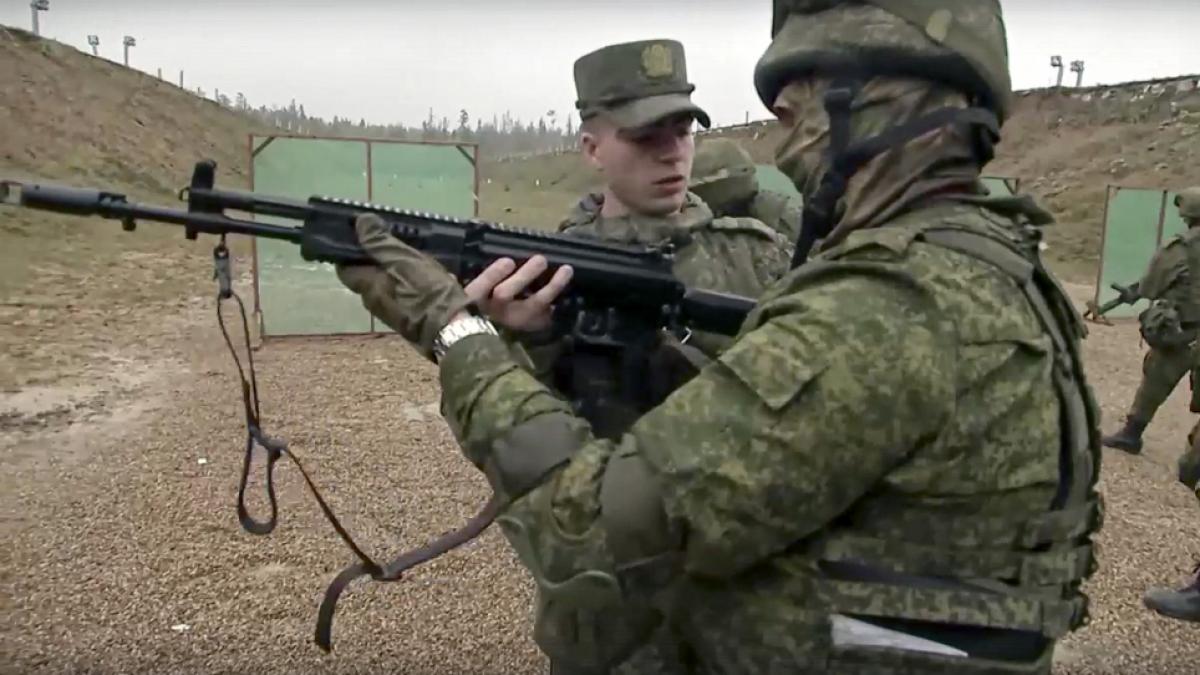 Russische Rekruten trainieren f&uuml;r ihren Einsatz im Ukraine-Krieg. (Foto)