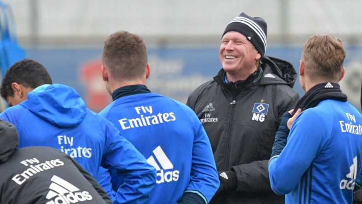 Hamburgs Trainer Markus Gisdol mit seiner Mannschaft.