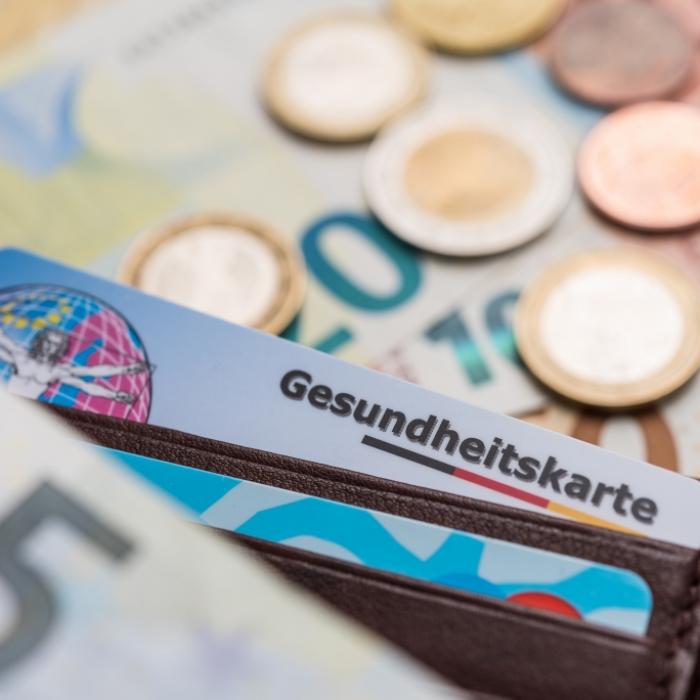 Milliardenloch bei den Krankenkassen - jetzt sollen Raucher und Trinker zahlen