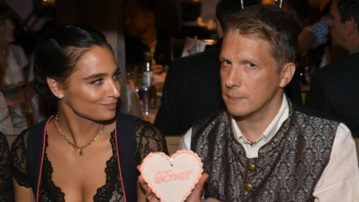 Oliver und Amira Pocher arbeiten nach ihrer Trennung weiterhin beruflich zusammen. (Foto)