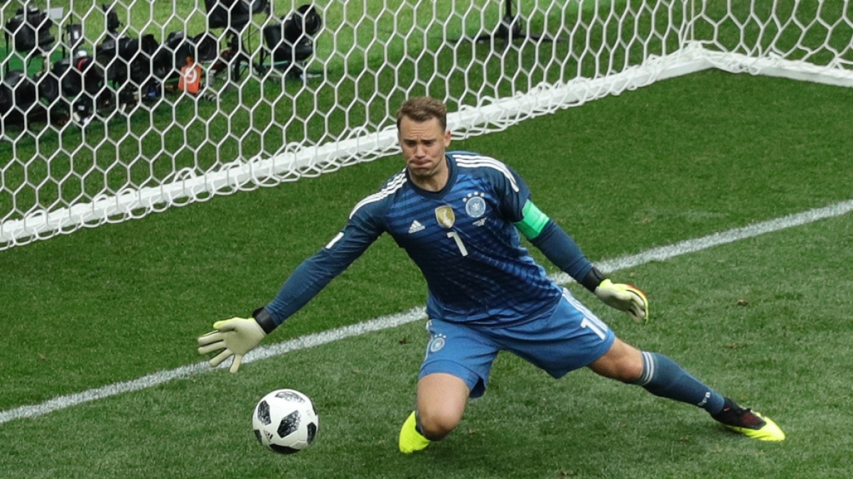 Manuel Neuer bleibt immer am Ball. (Foto)