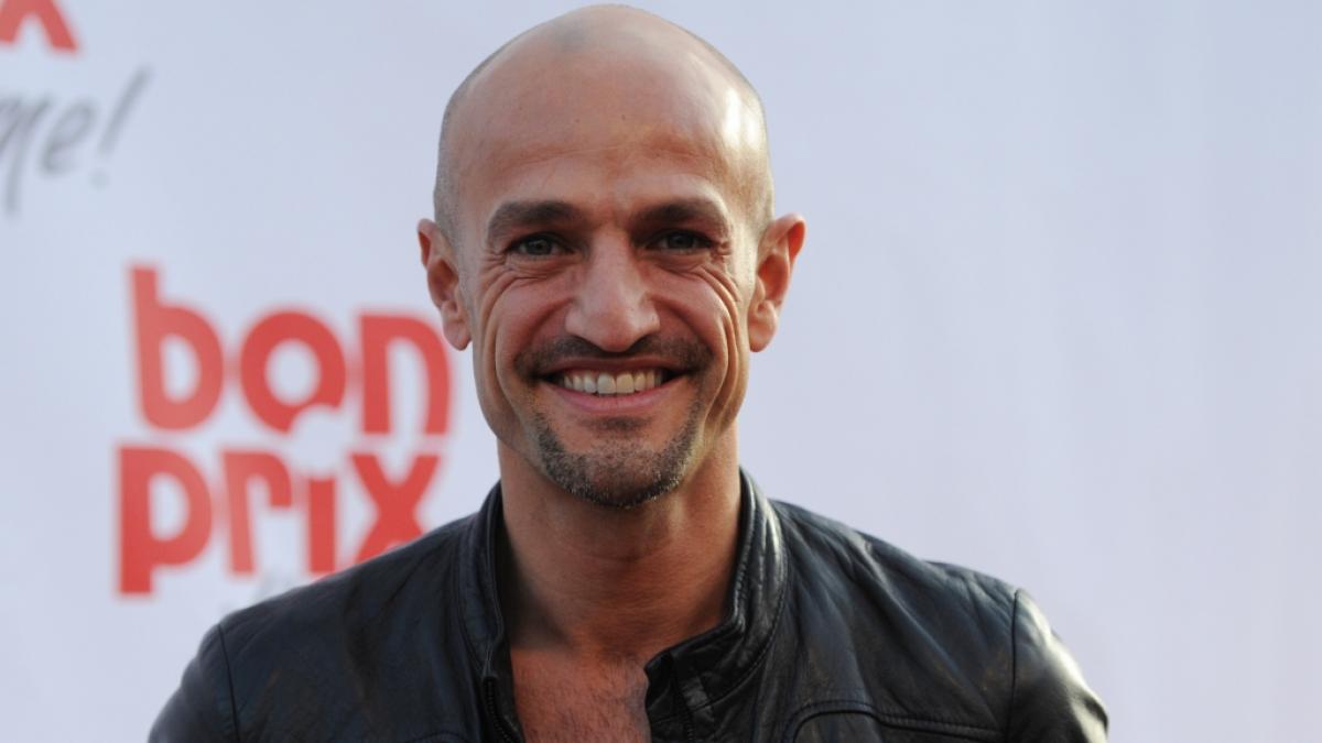 Modelagent Peyman Amin hier bei einer Pr&auml;sentation&nbsp; (Foto)