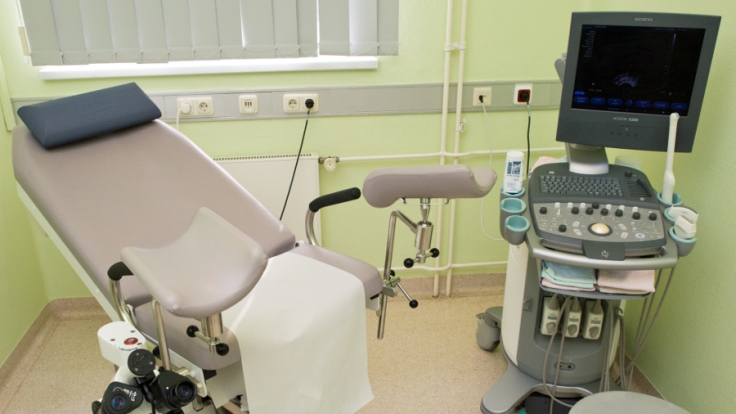 Ein Frauenarzt in den USA nutzte die Unwissenheit seiner Patientinnen aus.