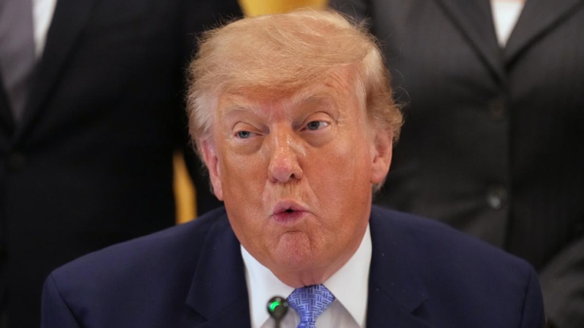 Donald Trump scherzt &uuml;ber seine Arbeit als US-Pr&auml;sident. (Foto)
