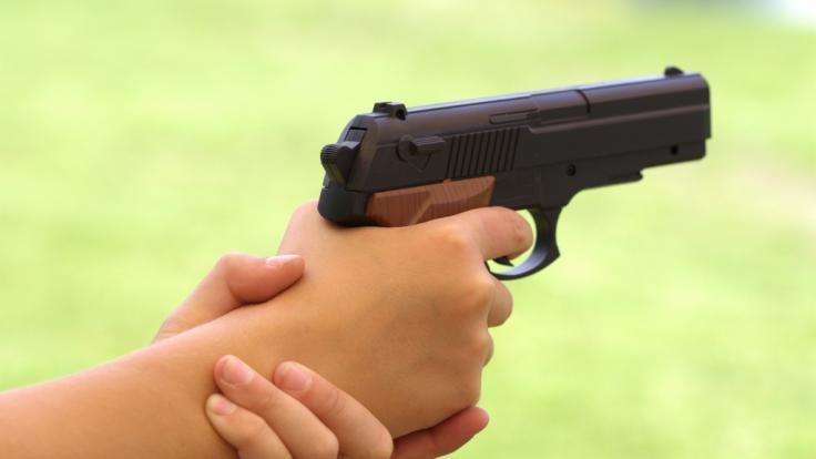 In den USA hat ein 5-Jähriger seinen Bruder (12) mit einer Schusswaffe erschossen. (Symbolbild)