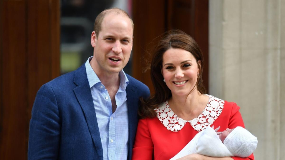 Prinz William und Prinzessin Kate stehen mit ihrem neugeborenen Sohn Prinz Louis vor dem St. Mary's Hospital im Stadtteil Paddington. (Foto)