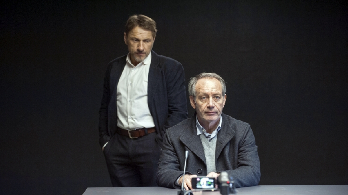 Im Verh&ouml;r durch Thorsten Lannert (Richy M&uuml;ller) streitet Frank Mendt (Robert Hunger-B&uuml;hler) ab, etwas mit dem Mord zu tun zu haben. (Foto)