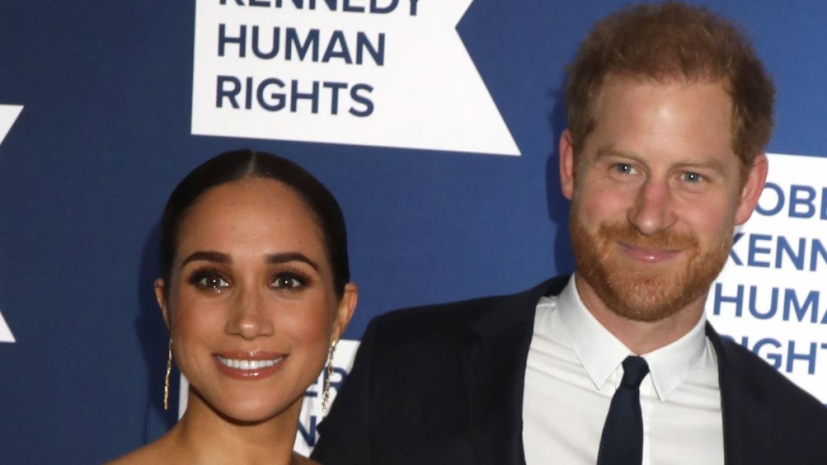 Nur noch ein Royal soll an Meghan Markle und Prinz Harry festhalten. (Foto)