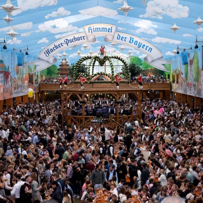 Er folgte ihr auf die Toilette! Touristin (27) auf der Wiesn missbraucht