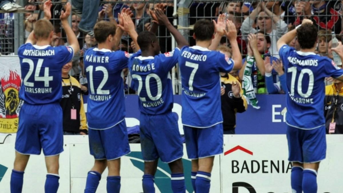 Der KSC trauert um den verstorbenen Jan M&auml;nner. (Foto)
