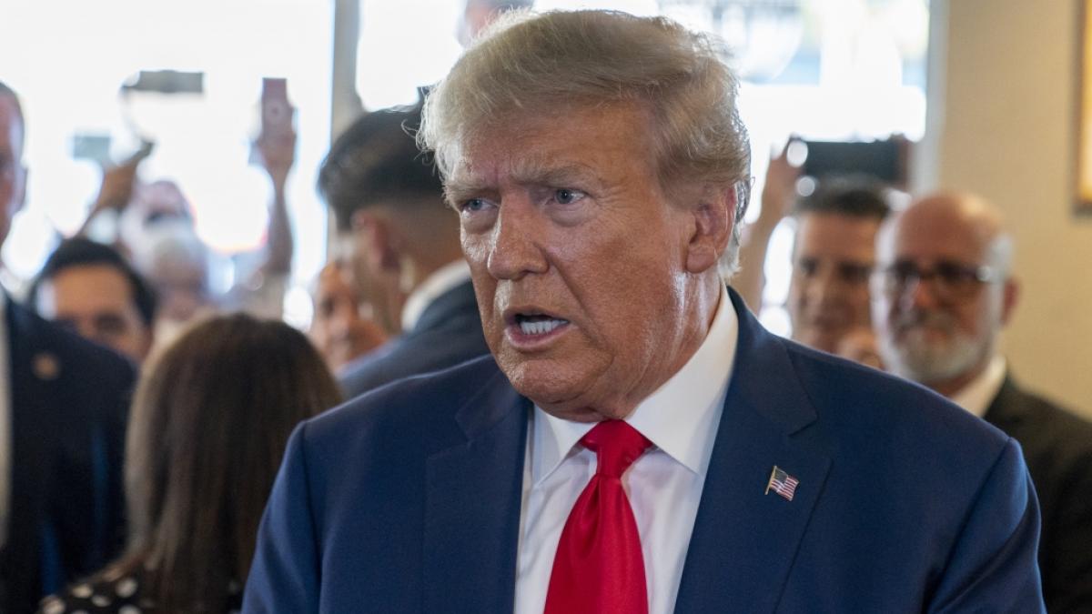 Nach seinem Gerichtstermin in Florida zog Donald Trump in einer Wut-Rede vom Leder und warf mit Kraftausdr&uuml;cken gegen seine Ankl&auml;ger und US-Pr&auml;sident Biden um sich. (Foto)