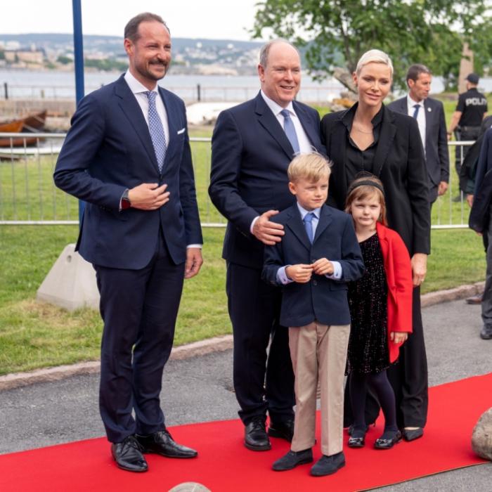 Knutschen gegen Trennungsgerüchte! So innig zeigt sie sich mit Fürst Albert II.