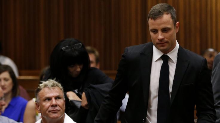 Mark Batchelor (unten links) beim Gerichtsprozess gegen Oscar Pistorius.