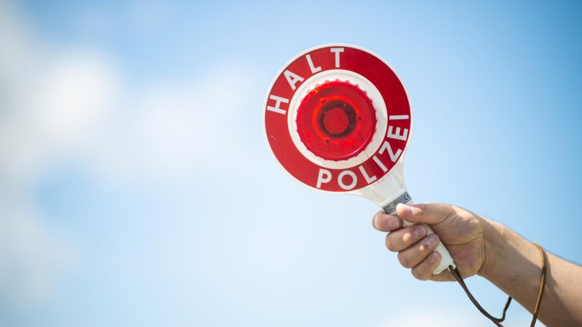 Die Polizei musste zu einem schrecklichen Kleinbus-Unfall auf der Autobahn A2 bei Ingersleben (Sachsen-Anhalt) ausr&uuml;cken (Symbolbild). (Foto)
