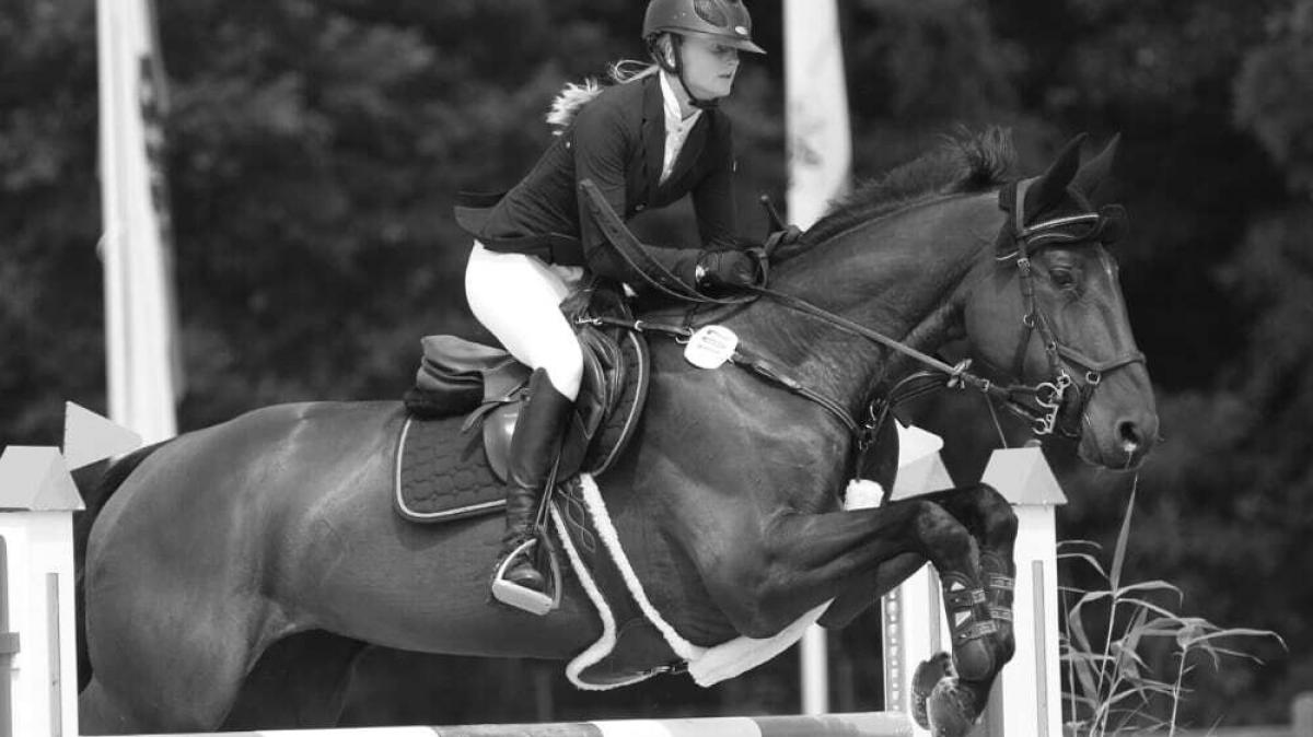 Nachwuchs-Springreiterin Madlen Boy (19) ist bei einem Trainingsunfall ums Leben gekommen. (Foto)