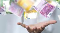 Wegen eines Bankfehler zahlten mehrere Bankautomaten jetzt mehr als doppelt so viel Geld aus.