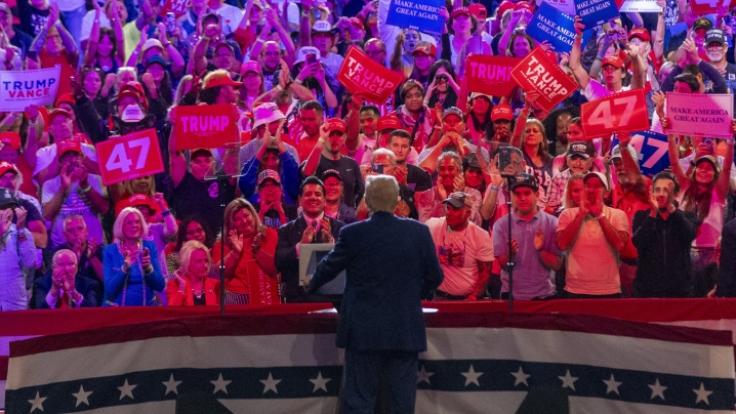 Bei einer Trump-Wahlkampf-Show kam es zu einer brisanten Enthüllung.