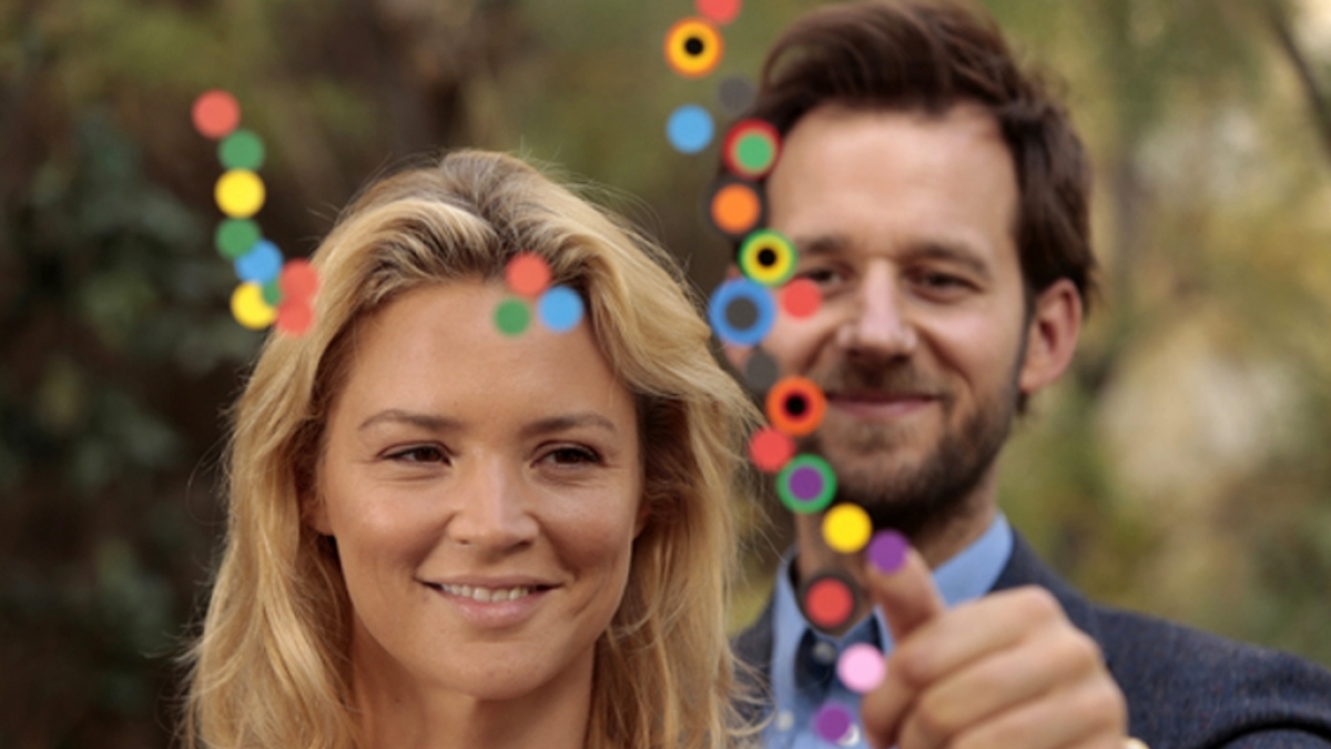 Pierre (Benjamin Lavernhe) l&auml;sst die alleinerziehende Louise (Virginie Efira) endlich wieder strahlen. (Foto)