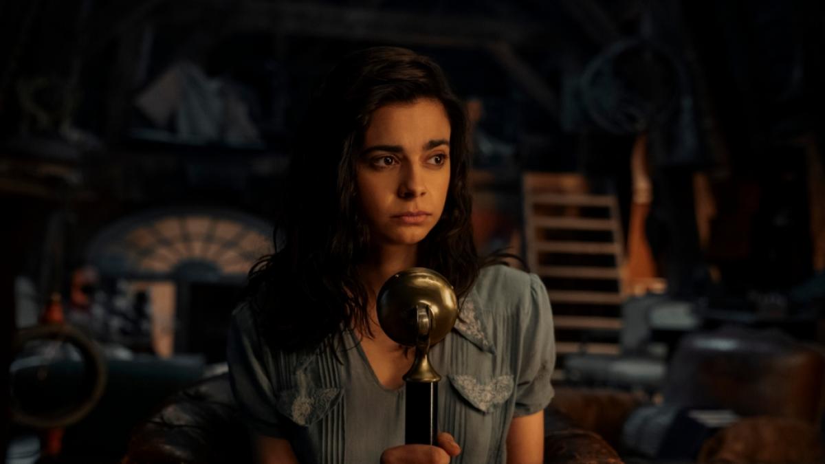 Aria Mia Loberti als Marie-Laure LeBlanc in der Netflix-Serie "Alles Licht, das wir nicht sehen." (Foto)