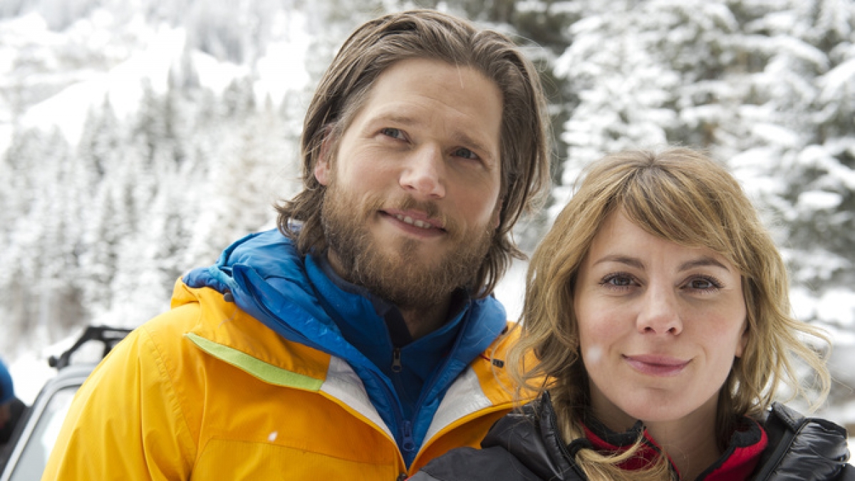 Auch wenn Markus (Sebastian Str&ouml;bel, l.) und Katharina (Luise B&auml;hr, r.) es nicht wahrhaben wollen, die gemeinsamen Eins&auml;tze gefallen ihnen. (Foto)