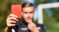 Kurz nach Abpfiff wurde ein Schiedsrichter bei einem Bezirksliga-Spiel in Bochum brutal angegriffen. (Symbolfoto)