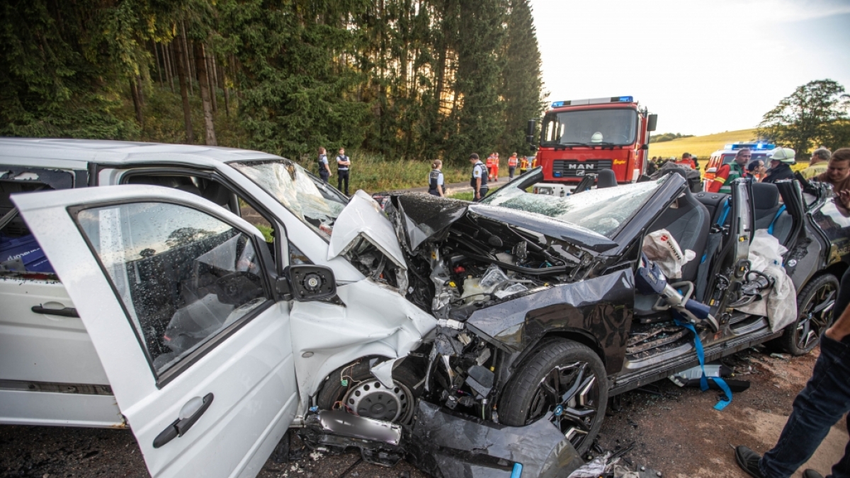 Ein Foto zeigt die Unfallstelle auf der B28 bei R&ouml;merstein. (Foto)