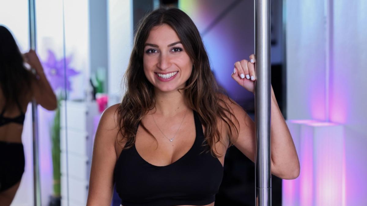 Laura D. (28), Reiseberaterin aus Bietigheim-Bissingen, will bei "Die Bachelors" 2024 die große Liebe finden. (Foto)
