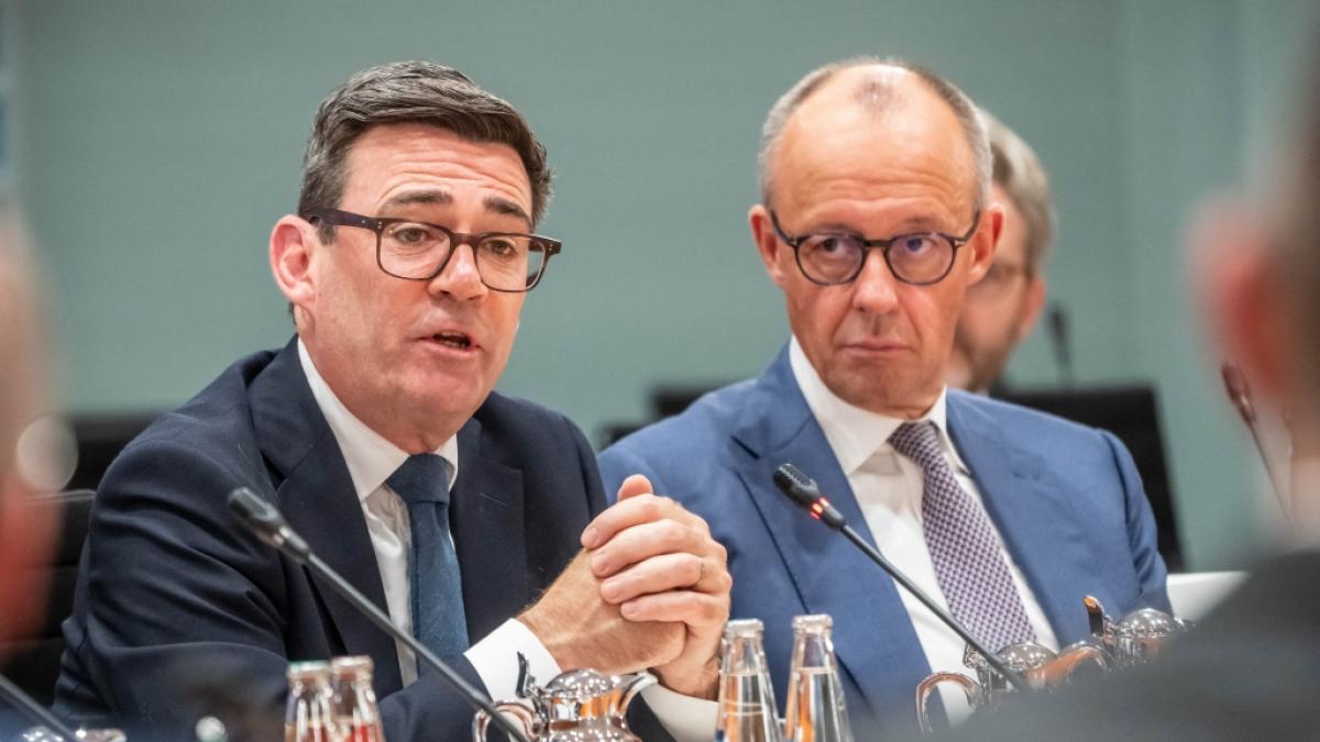 Andy Burnham, britischer Premierminister, und Bundeskanzler Friedrich Merz (Foto)