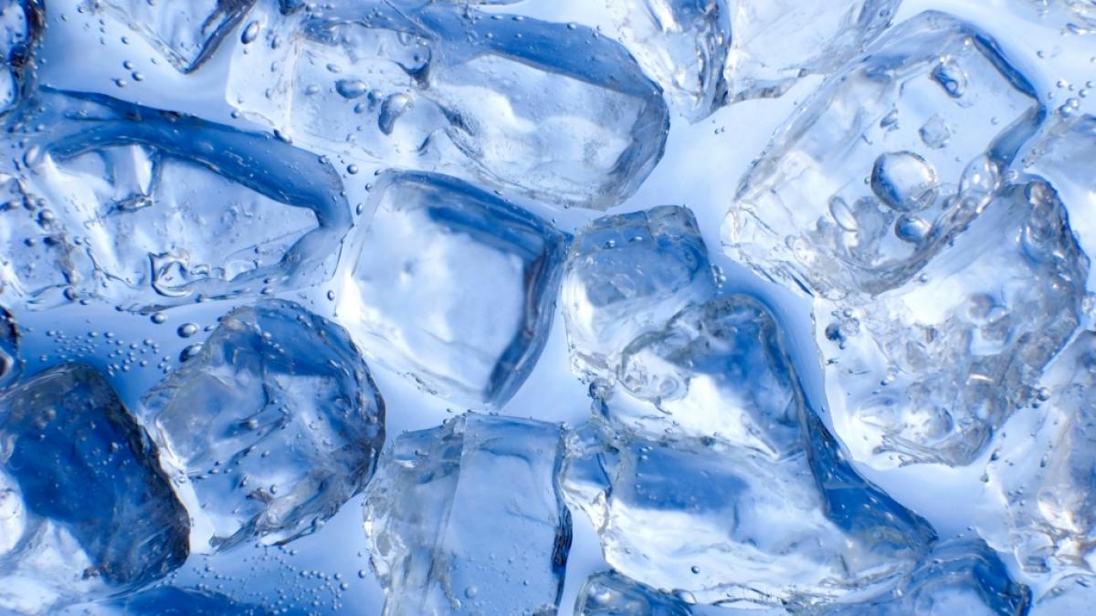 Nach einem dreist&uuml;ndigen Eisbad ist ein M&auml;dchen (5) fast gestorben. (Symbolfoto) (Foto)