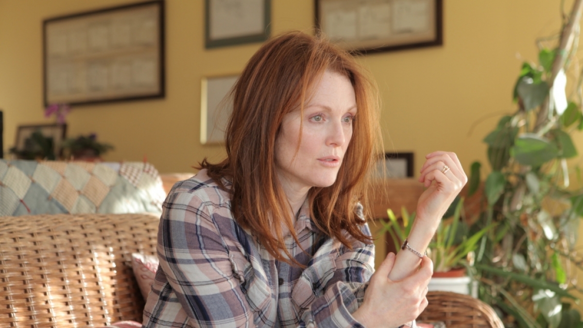 Immer h&auml;ufiger vergisst Alice (Julianne Moore) selbst einfache Dinge. (Foto)