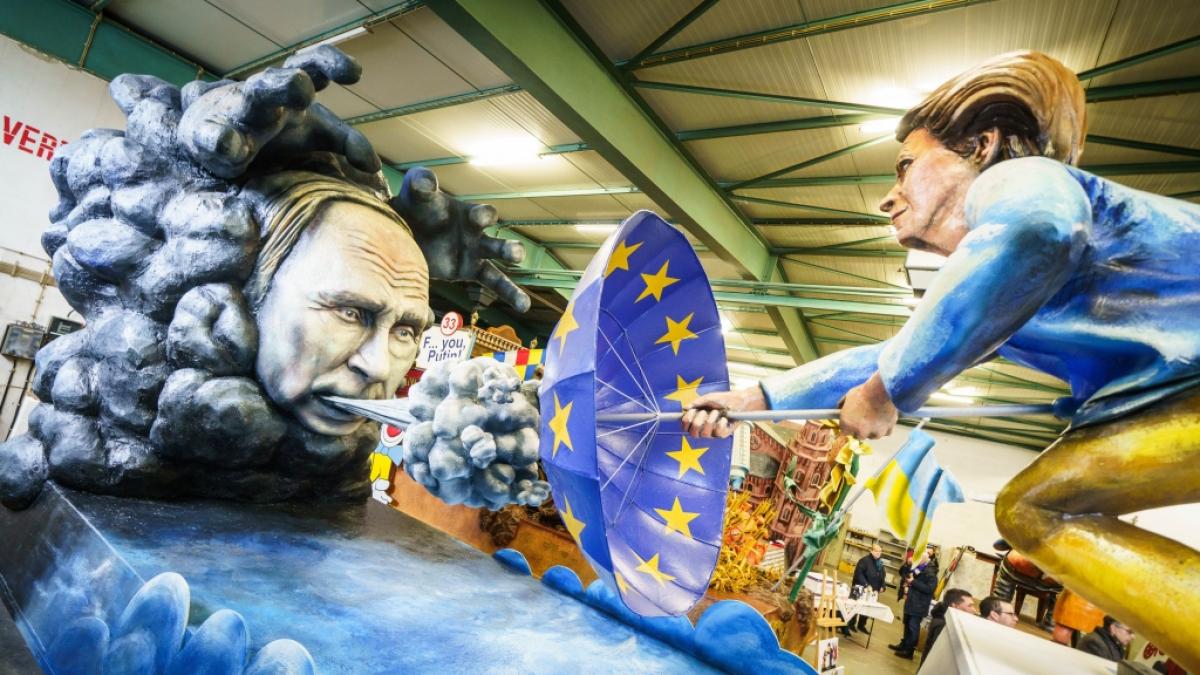 Der Mainzer Carneval-Verein hat den Motivwagen "Scharfer Ostwind" pr&auml;sentiert. (Foto)
