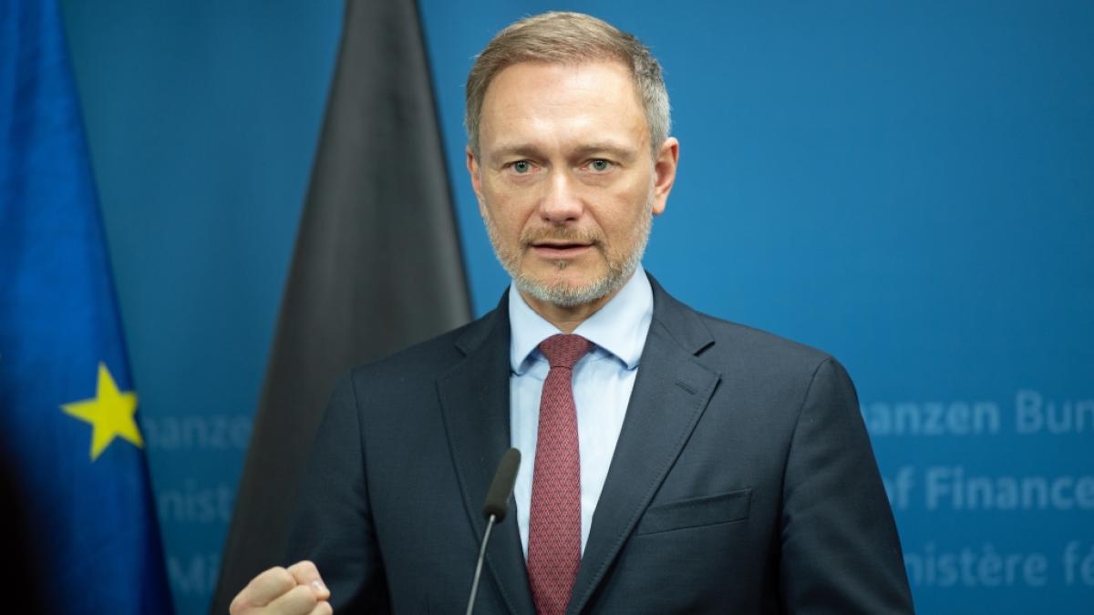Christian Lindner holt zum Steuer-Doppelschlag aus. (Foto)