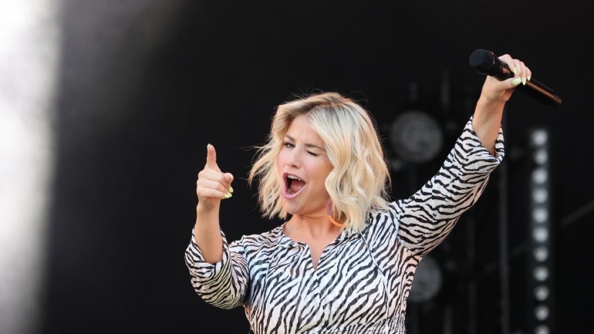 Beatrice Egli will ihre Fans zum Tanzen animieren. (Foto)