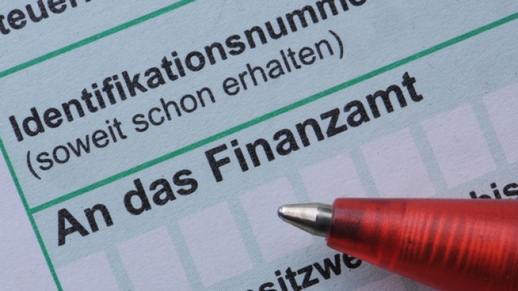Entscheiden Sie selbst, ob Sie Ihre Steuererklärung online oder handschriftlich machen.