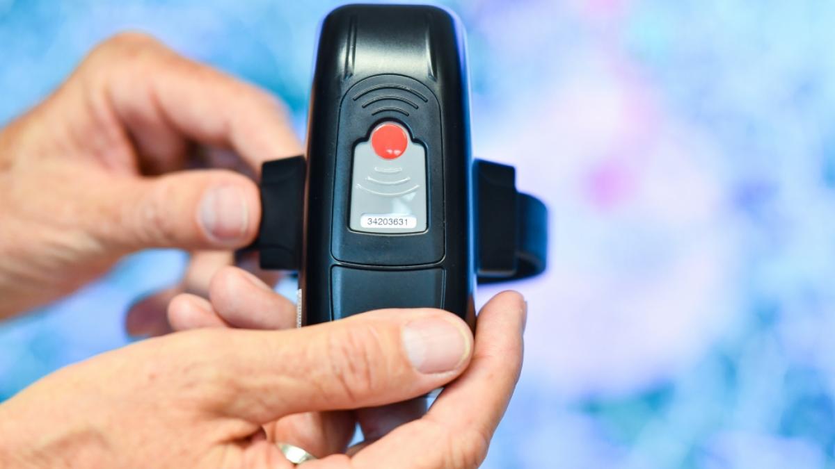 Ein verurteilter Kinderm&ouml;rder sollte eine Fu&szlig;fessel bekommen - doch f&uuml;r die Polizei ist der Straft&auml;ter nicht auffindbar (Symbolbild). (Foto)