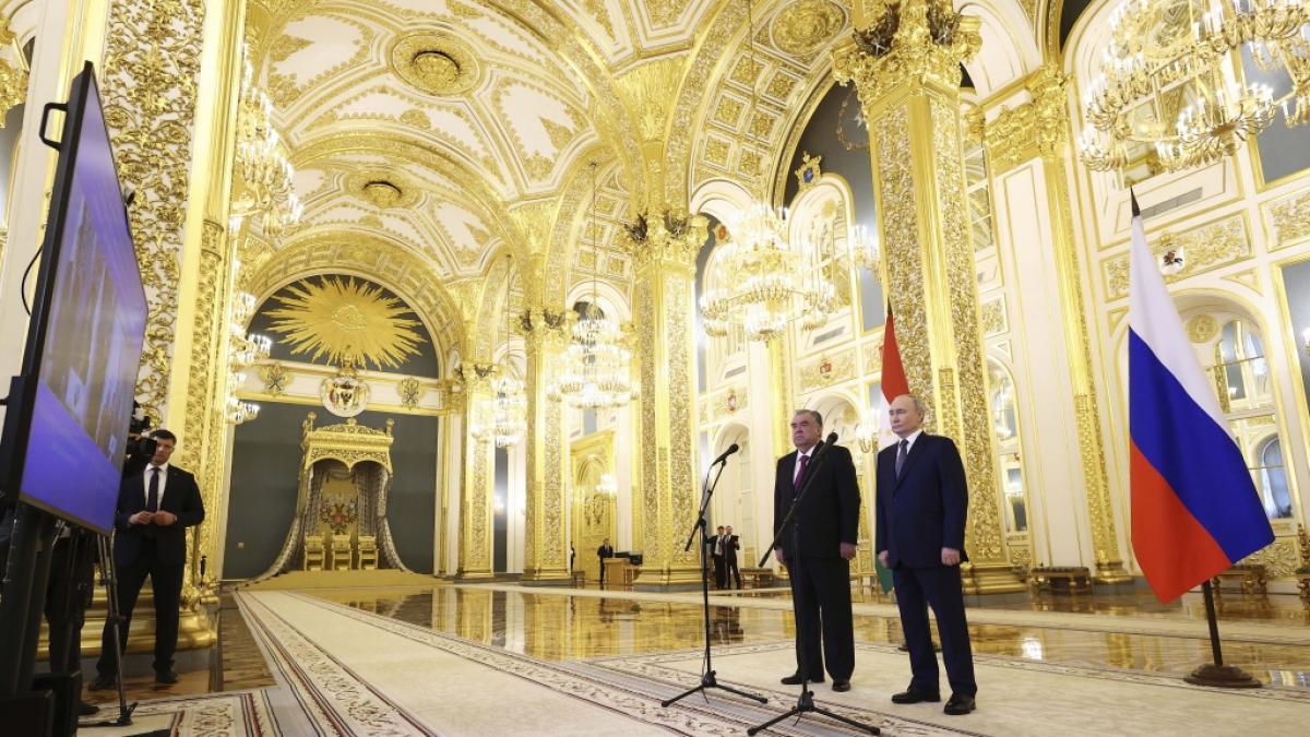Stand Wladimir Putin mit seinem goldenen Kreml-Prunk Pate f&uuml;r Donald Trumps innenarchitektonische General&uuml;berholung im Wei&szlig;en Haus? (Foto)