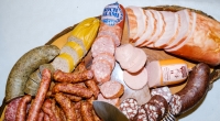 Mit Tricks lassen Fleischer altes Fleisch wieder frisch aussehen. (Symbolbild)