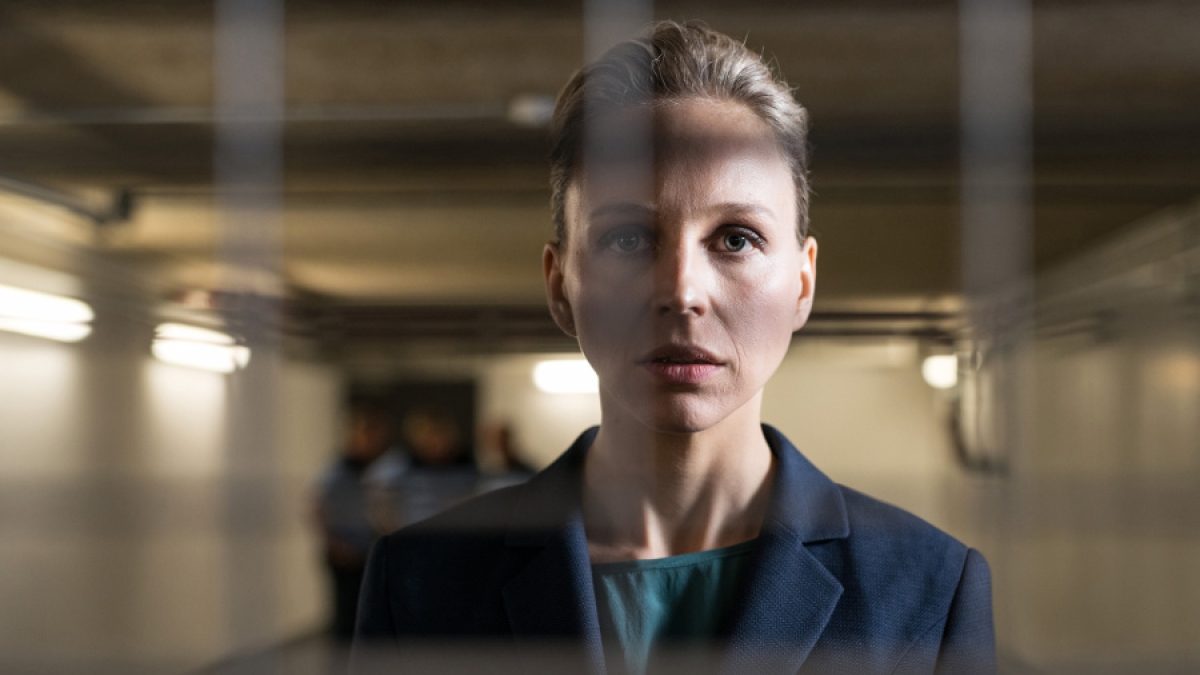 F&uuml;r welche Seite wird sich Lavinia (Petra Schmidt-Schaller) entscheiden? (Foto)