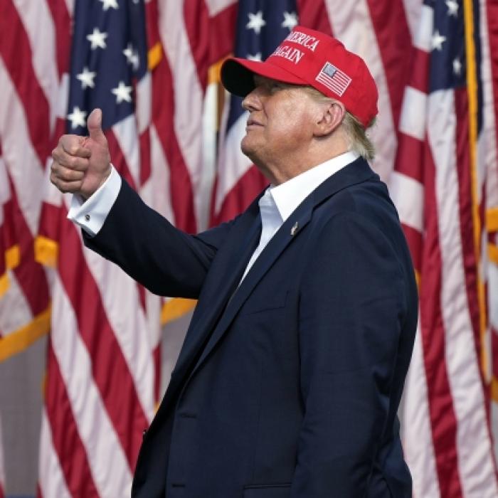 Wo ist Melania? Ex-Präsident mit fremder Blondine erwischt