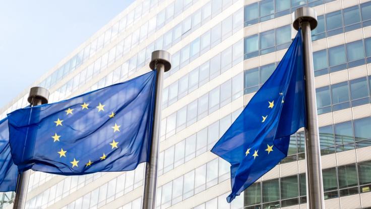 Was verdienen die Abgeordneten des Europaparlaments im Monat? Dieser Frage geht news.de auf den Grund.