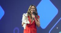 Heidi Klum zusammen mit ihrem Hund Fritz bei der OMR-Messe in Hamburg.