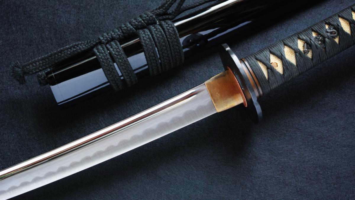 In Frankfurt-Zeilsheim ist ein Mann mit einem Samurai-Schwert auf seine Nachbarn losgegangen (Symbolfoto). (Foto)
