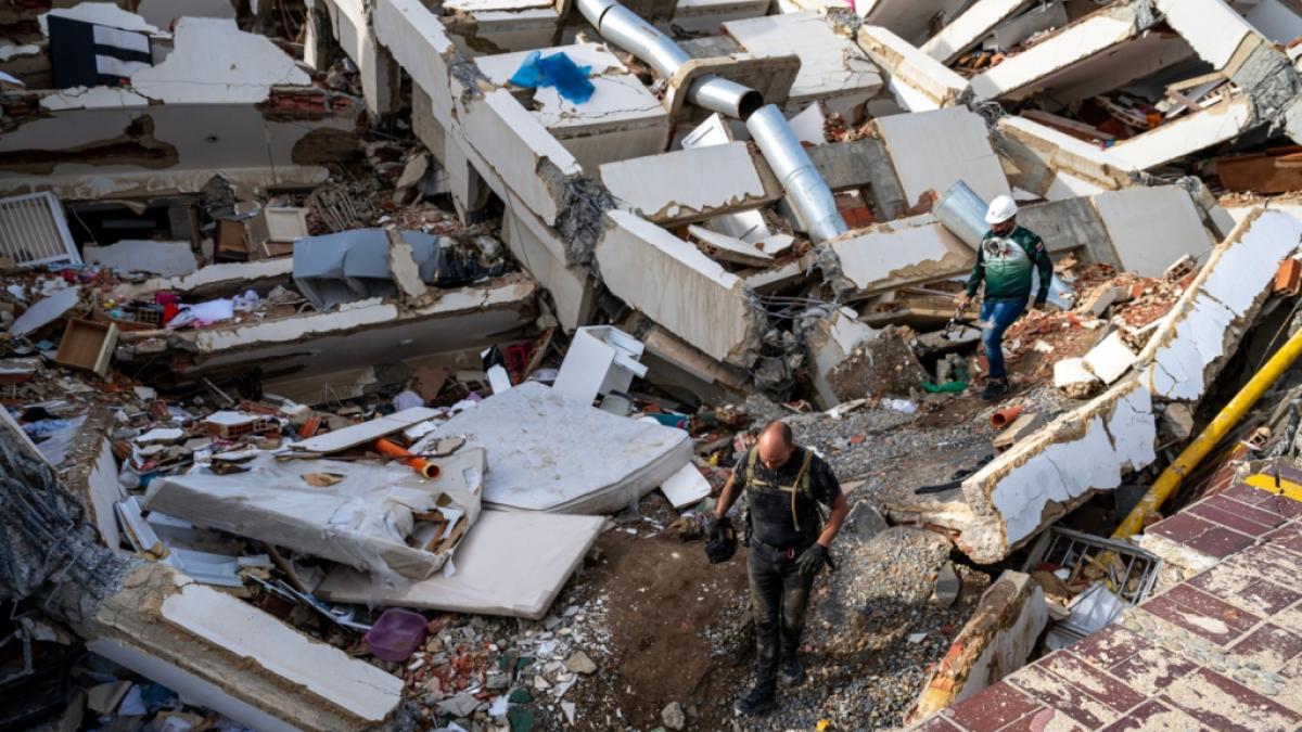 Erdbeben in Venezuela:&nbsp;Freiwillige und Rettungskr&auml;fte helfen bei der Suche nach &Uuml;berlebenden in einem eingest&uuml;rzten Geb&auml;ude (Symbolbild). (Foto)
