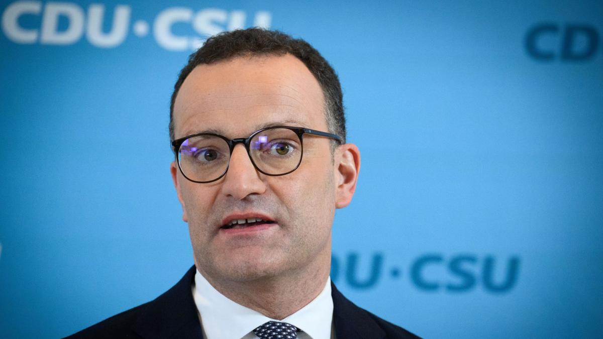 Jens Spahn steht wegen einer sogenannten Leihmutterschaft stark in der Kritik - auch aus den eigenen Reihen kommt Gegenwind. (Foto)