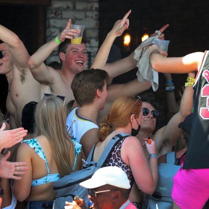 Streit am Party-Strand endet blutig - Festnahme!
