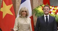 Frankreichs Präsident Emmanuel Macron und seine Frau Brigitte Macron posieren für Bilder im Präsidentenpalast in Hanoi, Vietnam.