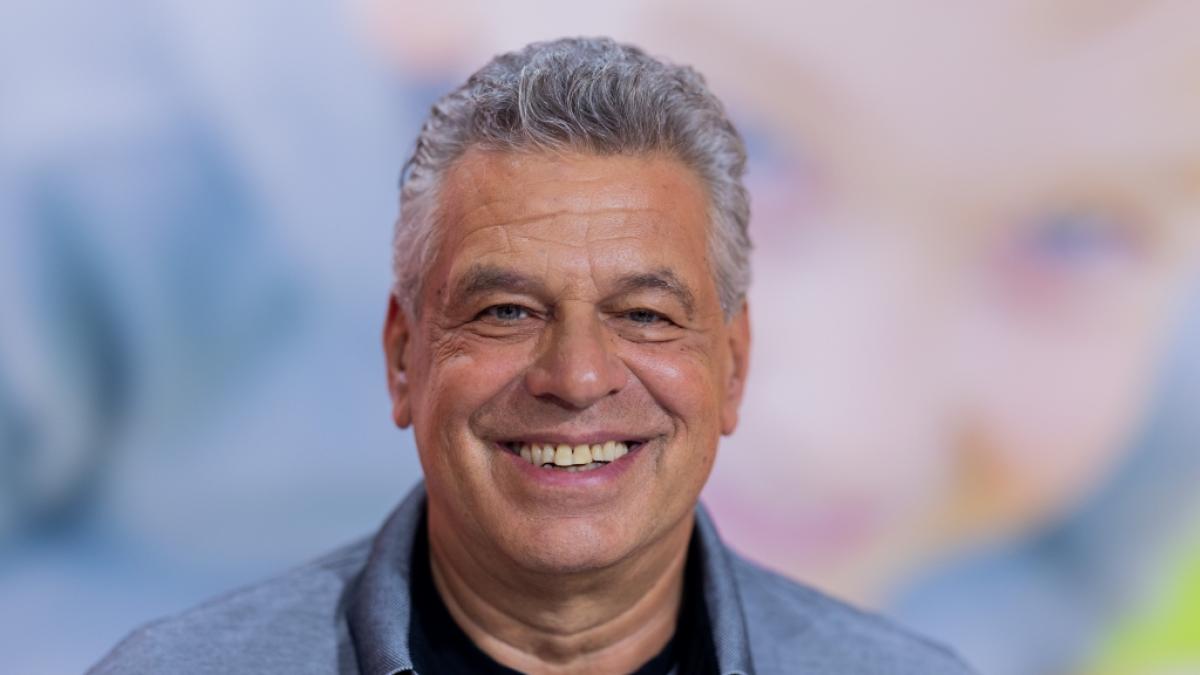 So sieht der heute 66-j&auml;hrige Ex-Olympiasportler heute aus - mittlerweile hat er dem Schnauzer abgeschworen. (Foto)
