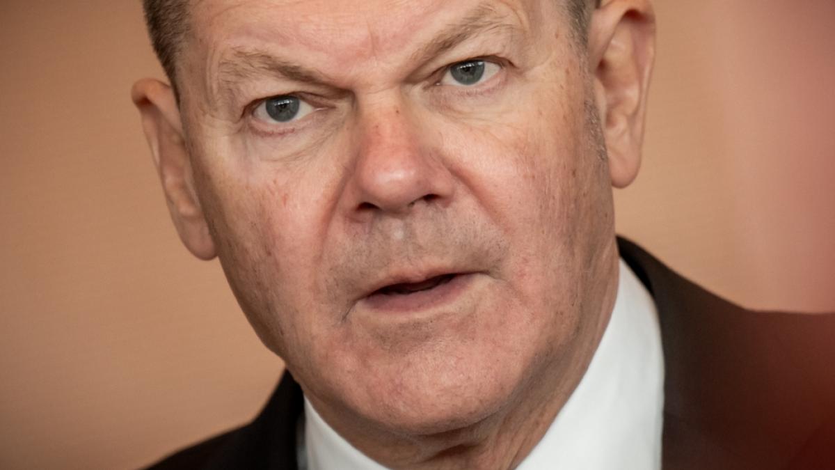 Olaf Scholz flippte auf der B&uuml;hne aus. (Foto)