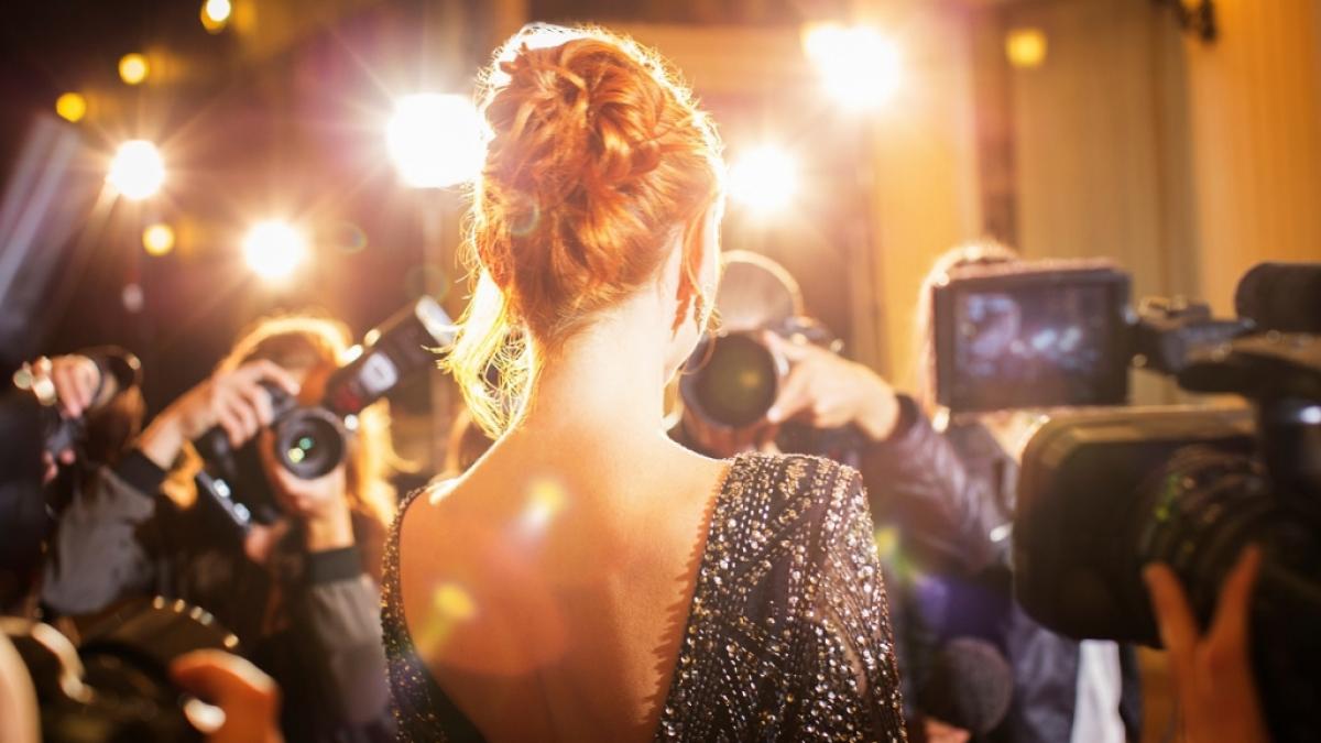 Die Welt der Stars im Blick: Aktuelle Promi-Nachrichten lesen Sie auf news.de (Symbolbild). (Foto)